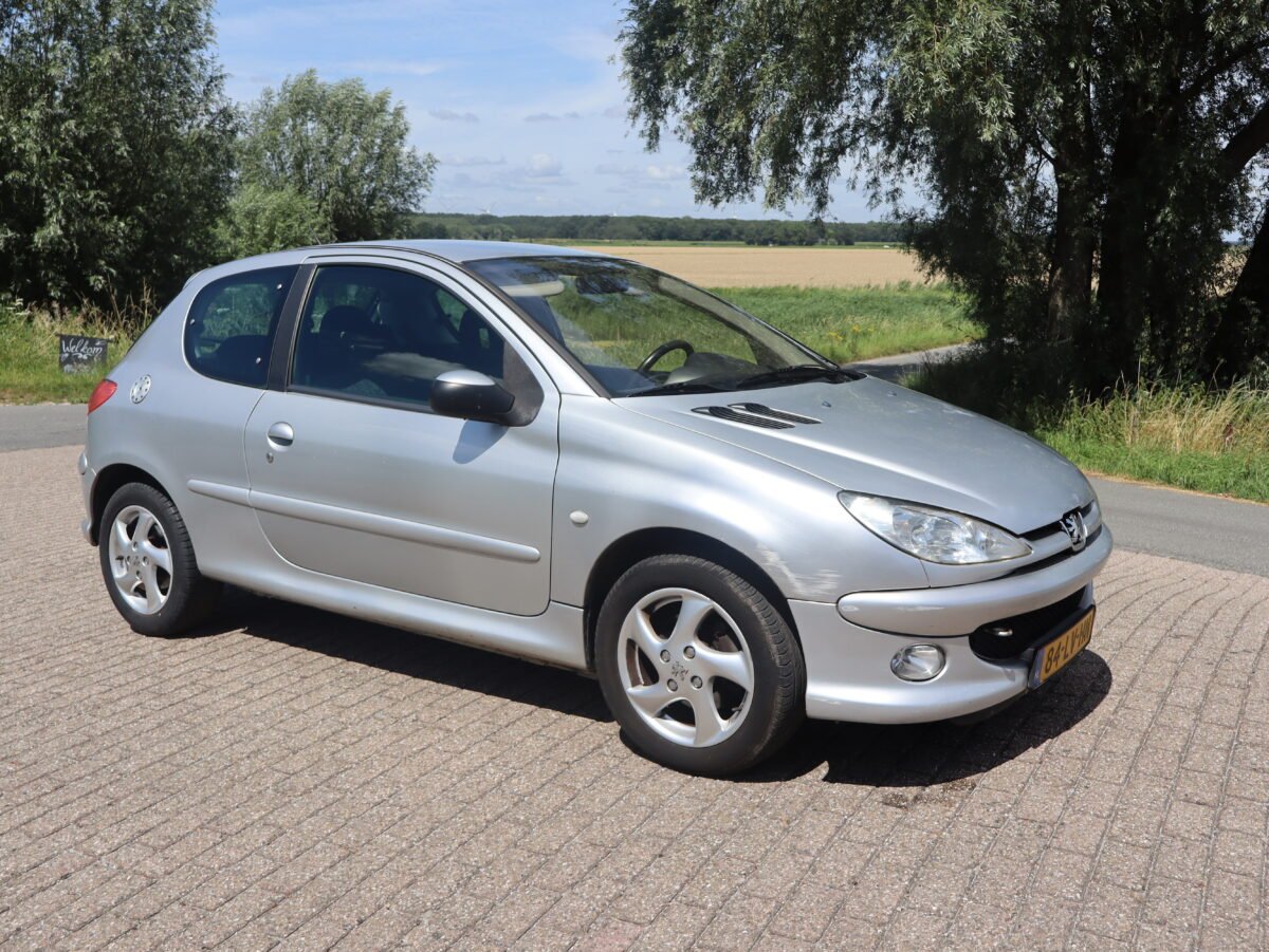 Peugeot 206 1.6-16V Quiksilver